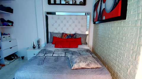 laura  online show from October 9, 11:58 pm