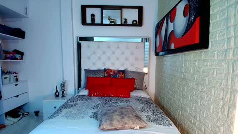 laura  online show from October 18, 12:13 am