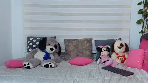 laura  online show from November 27, 1:18 am