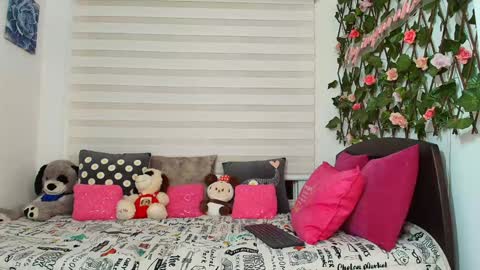 laura  online show from January 19, 12:58 am