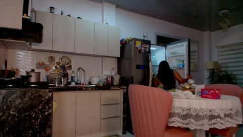 laura  online show from April 12, 2:05 am