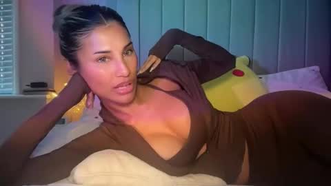 anisha online show from November 18, 11:47 am