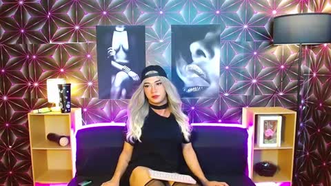 Snapshot of anikaportuna chatting on February 2, 3:17 pm Anika online show from February 2, 3:17 pm