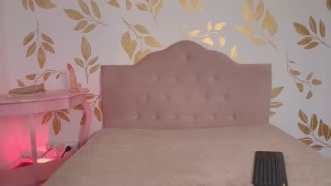 Lauren Anika online show from January 20, 11:45 am