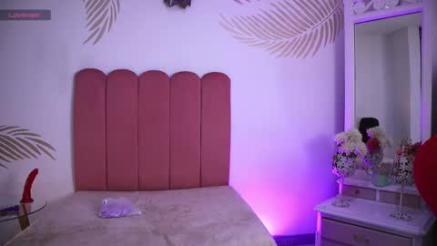 Lauren Anika online show from February 5, 12:06 pm