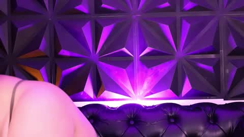 Lauren Anika online show from November 17, 3:56 am