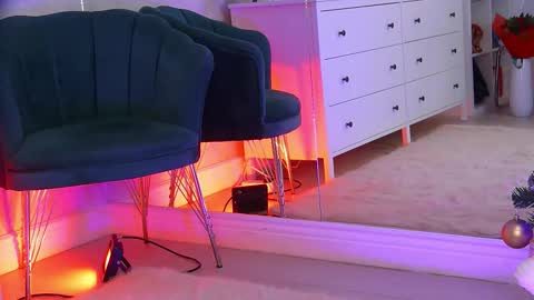 anissia teaser online show from December 18, 5:46 am