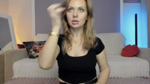 Snapshot of anita_forever chatting on February 1, 9:35 pm Anita online show from February 1, 9:35 pm