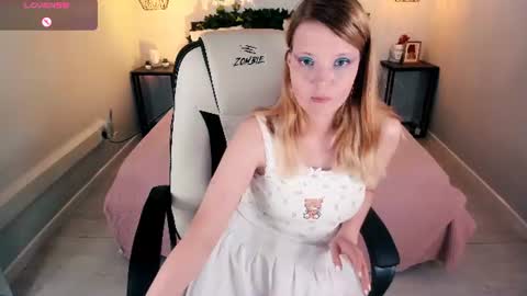Snapshot of anita_marcelle chatting on June 29, 10:15 am Anita online show from June 29, 10:15 am