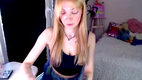 anita_moon_ online show from May 23, 1:15 pm