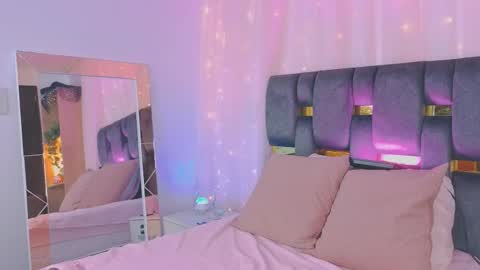 Snapshot of anitaglow chatting on November 11, 10:43 pm anitaglow online show from November 11, 10:43 pm