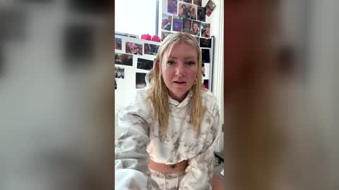 Snapshot of anitaplaya1 chatting on March 15, 6:25 pm Anna online show from March 15, 6:25 pm