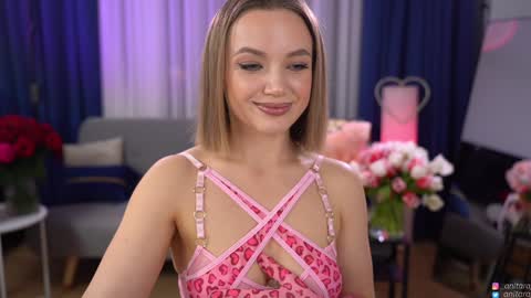 Im Anita thumb up me please its important online show from March 9, 9:08 pm