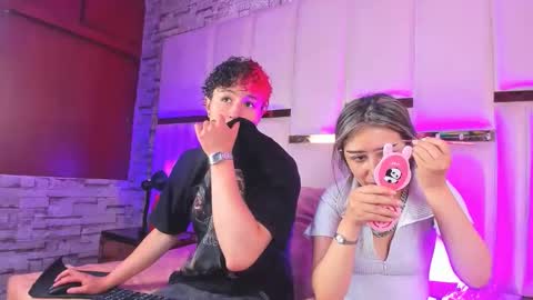 ANGEL AND TEFY online show from November 24, 5:01 pm