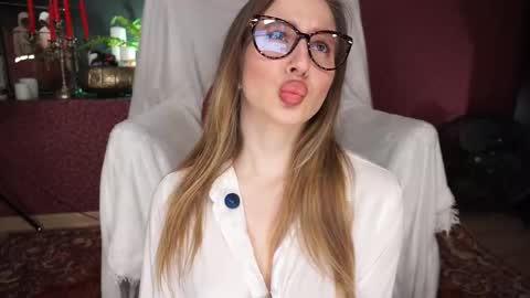 Snapshot of ann__levine chatting on October 17, 2:19 pm Ann online show from October 17, 2:19 pm