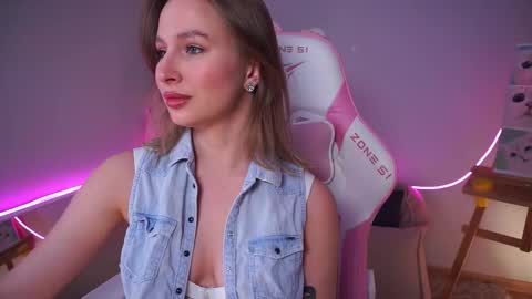 Snapshot of ann__levine chatting on November 26, 2:29 pm Ann online show from November 26, 2:29 pm