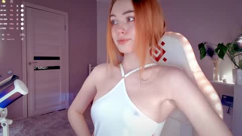 Snapshot of anna_bronson chatting on April 5, 8:55 am Anna online show from April 5, 8:55 am