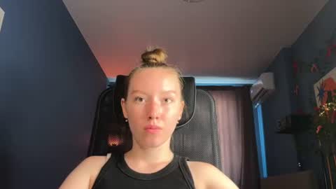 Snapshot of anna_kare chatting on June 11, 12:03 pm Anna online show from June 11, 12:03 pm
