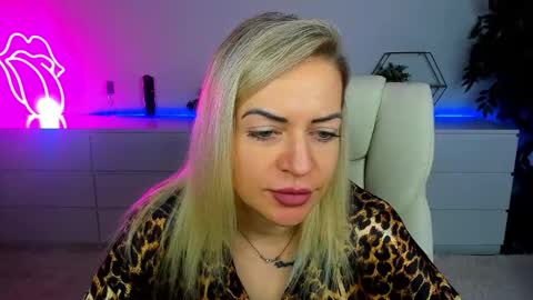 anna_snow9 online show from September 18, 5:31 am