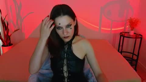 annaabels online show from October 31, 8:04 am
