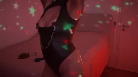 Snapshot of annabelle89x chatting on February 19, 10:01 am annabelle89x online show from February 19, 10:01 am