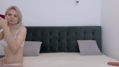 Anna online show from December 15, 4:11 pm