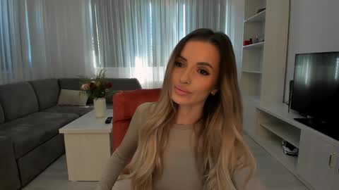 Snapshot of annaise_ chatting on April 26, 8:45 am annaise online show from April 26, 8:45 am