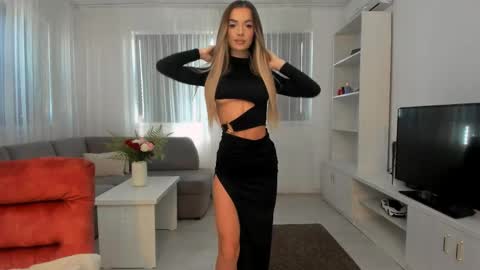 Snapshot of annaise_ chatting on May 8, 8:30 am annaise online show from May 8, 8:30 am