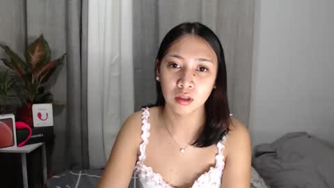 anne_chanelx online show from February 12, 4:46 pm