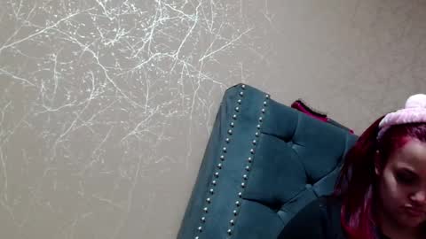 Snapshot of anne_julienne chatting on October 17, 1:53 am online show from October 17, 1:53 am