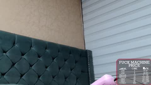 Snapshot of anne_julienne chatting on October 28, 2:04 am online show from October 28, 2:04 am