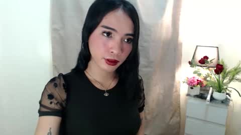 Snapshot of anne_kourtney chatting on November 29, 12:52 pm vanessa online show from November 29, 12:52 pm