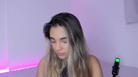 Snapshot of annebull_ chatting on October 22, 2:01 am Anne online show from October 22, 2:01 am