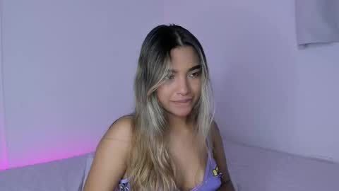 Snapshot of annebull_ chatting on October 28, 4:27 am Anne online show from October 28, 4:27 am