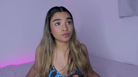 Snapshot of annebull_ chatting on October 29, 1:41 am Anne online show from October 29, 1:41 am