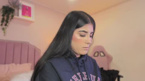 Anne  online show from February 19, 12:11 pm