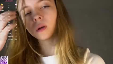 Snapshot of annettaregino chatting on November 2, 7:05 pm Eva online show from November 2, 7:05 pm