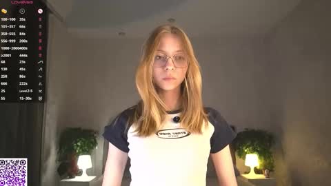 Snapshot of annettaregino chatting on November 12, 5:02 pm Eva online show from November 12, 5:02 pm