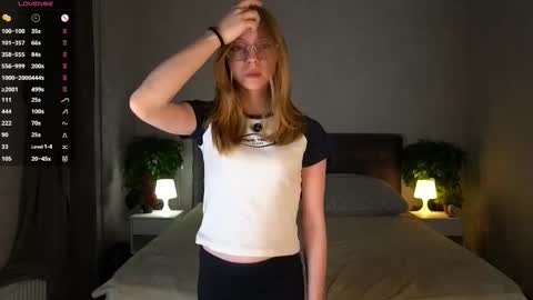 Snapshot of annettaregino chatting on November 24, 5:01 pm Eva online show from November 24, 5:01 pm