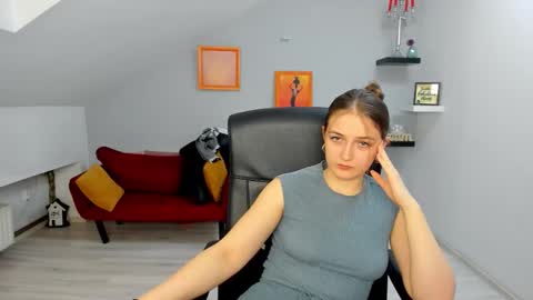 Snapshot of annewilsonn chatting on February 9, 12:09 pm annewilsonn online show from February 9, 12:09 pm