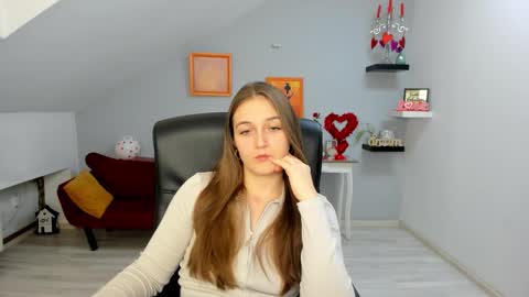 Snapshot of annewilsonn chatting on February 10, 12:31 pm annewilsonn online show from February 10, 12:31 pm