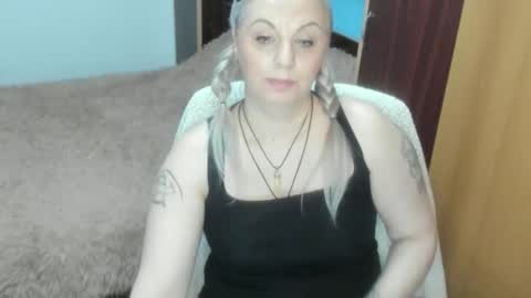 Snapshot of anngelynajoy chatting on December 22, 11:02 pm Anngel online show from December 22, 11:02 pm