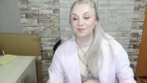Snapshot of anngelynajoy chatting on January 13, 11:10 pm Anngel online show from January 13, 11:10 pm
