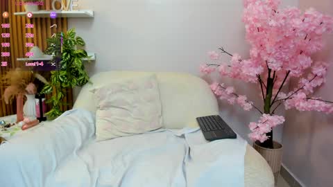   online show from April 1, 6:16 pm