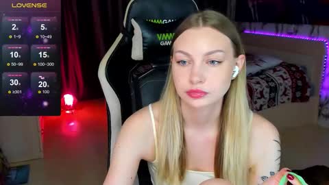 Annie online show from October 15, 8:53 pm