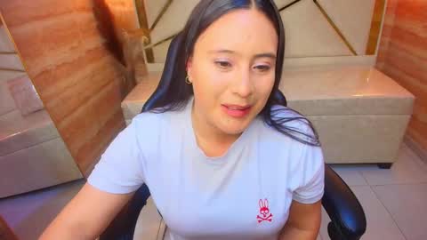 annie__r online show from October 3, 7:55 pm