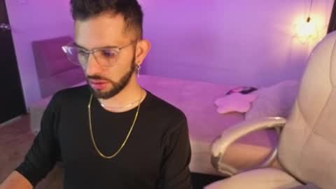 Annie And Ryan  online show from December 18, 4:29 am