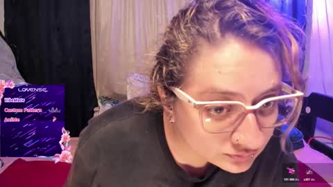 Snapshot of annie_bigboobs_ chatting on September 17, 2:57 am Ana Bolena independent model online show from September 17, 2:57 am