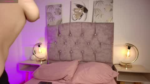 Annie Bonnie   online show from June 3, 11:35 am