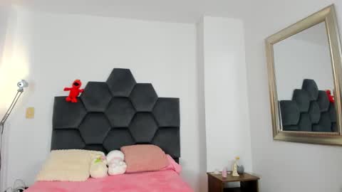 Snapshot of annie_dreams69 chatting on December 27, 7:03 pm Annie online show from December 27, 7:03 pm